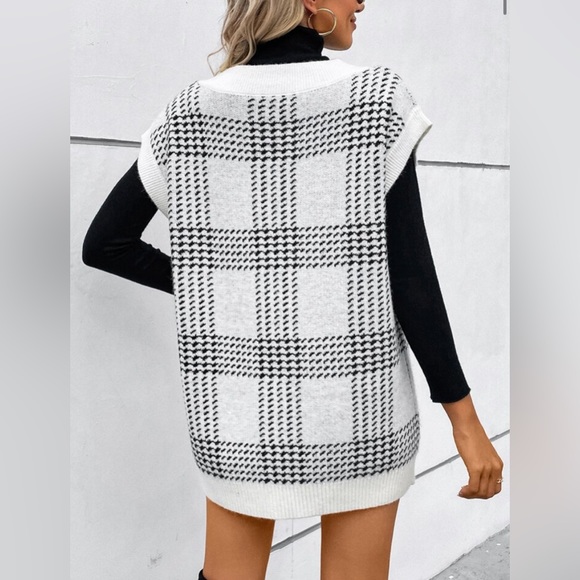 SHEIN Essnce Plaid Pattern Sweater Vest - Picture 2 of 2